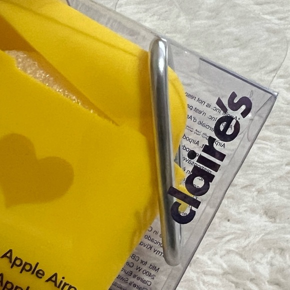 AirPod case 2nd generation - Picture 2 of 3